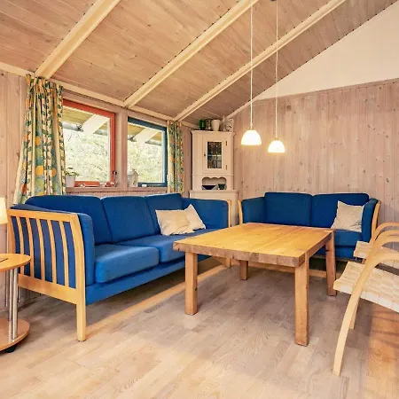 Hébergement de vacances Three-bedroom Holiday In 5
