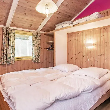 Three-bedroom Holiday In 5 Semesterbostad *